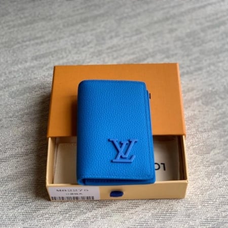 بوك رجالي ماركه لويس فيتون