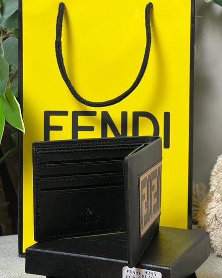 محافظ رجاليه ماركة فندي