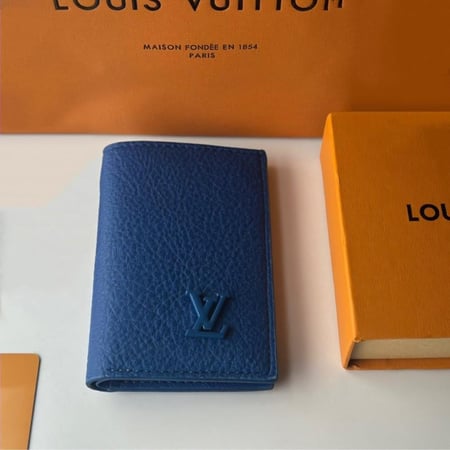 محفظة رجالية لويس فيتون مع الملحقات