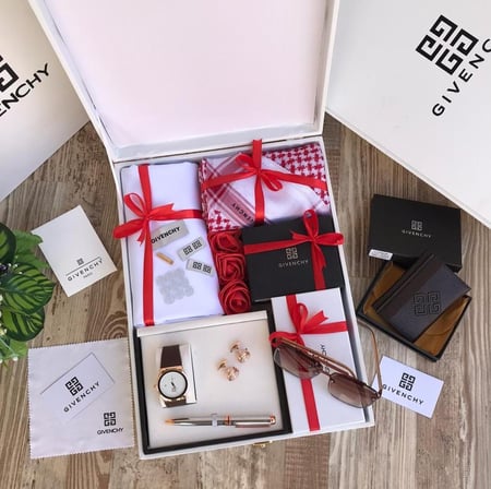 طقم هدية رجالية ماركة جيفنشي