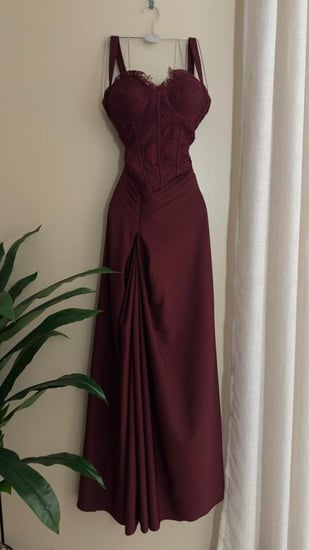 فستان ناعم بصدريه دانتيل