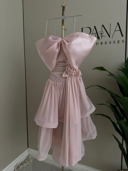 فستان قصير باكتاف فيونكة