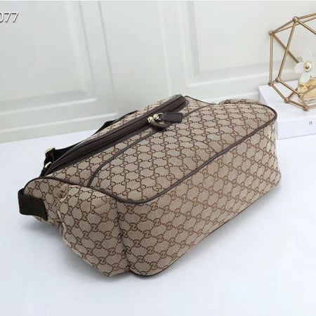 شنطة قوتشي للمواليد