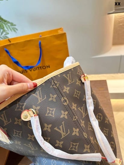 شنطة كتف لويس فيتون ماستر