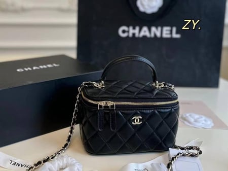شنطة شانيل مع مسكة يد ماستر