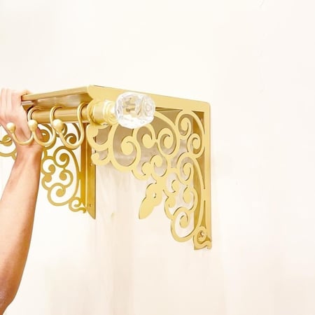 علاقة ملابس جدارية فخمة