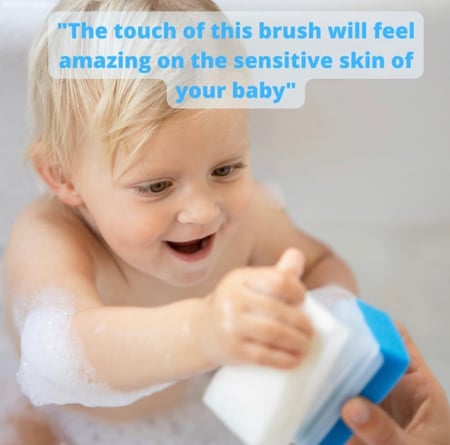 اسفنجة ومشط استحمام الرضع