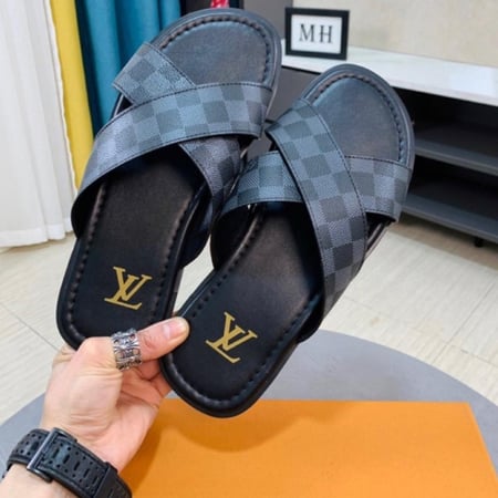 صنادل رجالية ماركات عالمية