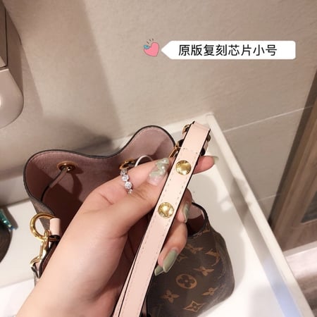 لويس فيتون حقيبة جودة عالية طبق الاصل الحجم الوسط 22*20 cm مع البوكس