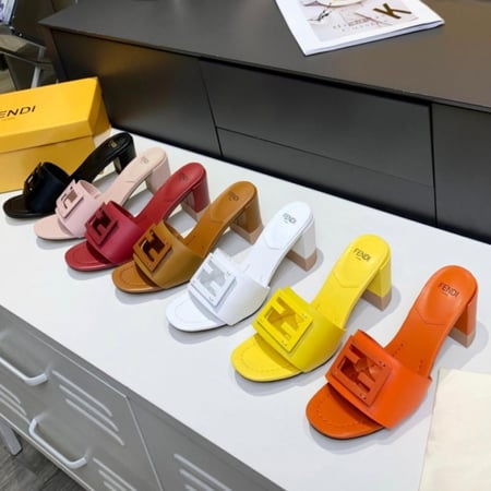 حذاء فندي كعب ماستر شامل الملحقات