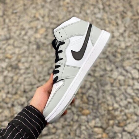 سنيكرز نايك جورن رمادي