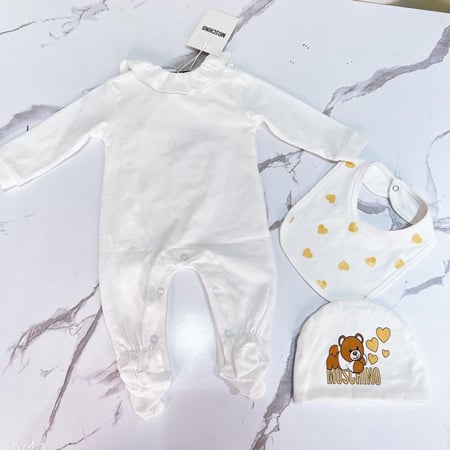 طقم مواليد موسكينو بربتوز