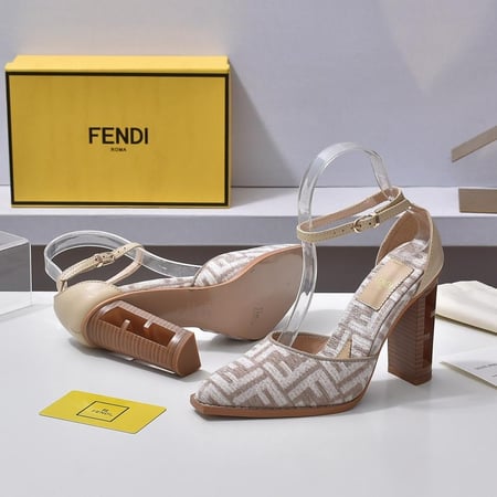 كعب فندي ماستر شامل الملحقات