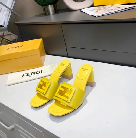 حذاء فندي كعب ماستر شامل الملحقات