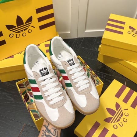 حذاء سنكرس تعاون قوتشي مع اديداس ماستر شامل الملحقات