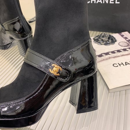 بوت ماركة شانيل