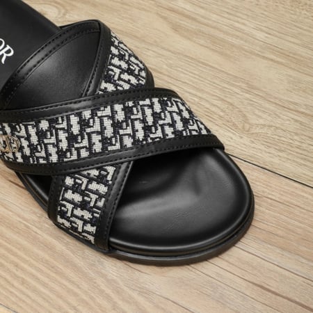 نعال ماركة ديور رجالي ماستر مع العلبة