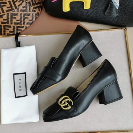 احذية مشي بكعب