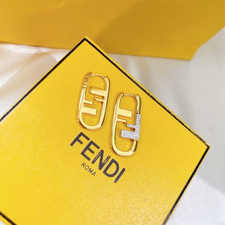 اقراط فندي ماستر شامل الملحقات