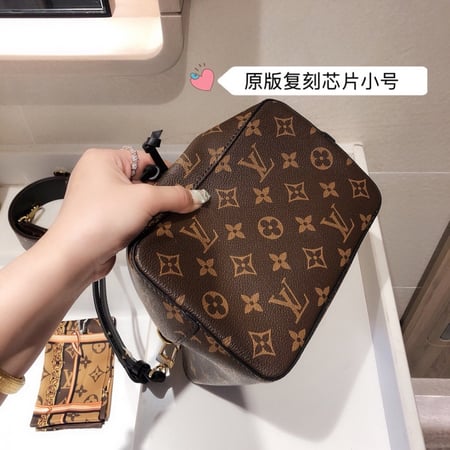 لويس فيتون حقيبة جودة عالية طبق الاصل الحجم الوسط 22*20 cm مع البوكس