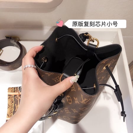 لويس فيتون حقيبة جودة عالية طبق الاصل الحجم الوسط 22*20 cm مع البوكس