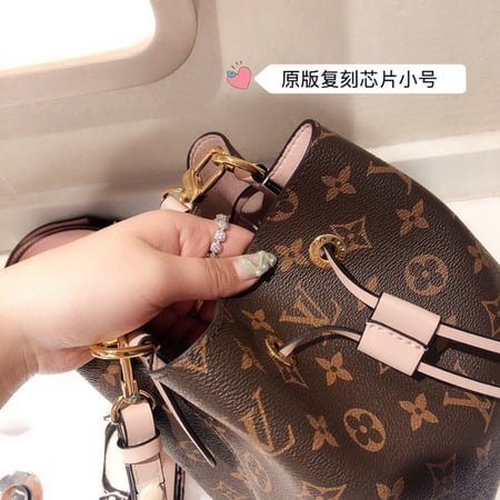 لويس فيتون حقيبة جودة عالية طبق الاصل الحجم الوسط 22*20 cm مع البوكس