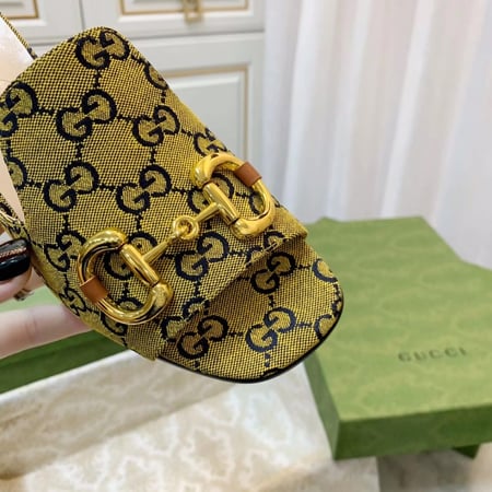 صندل نسائي ماركة قوتشي ماستر شامل الملحقات