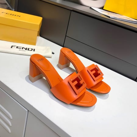 حذاء فندي كعب ماستر شامل الملحقات