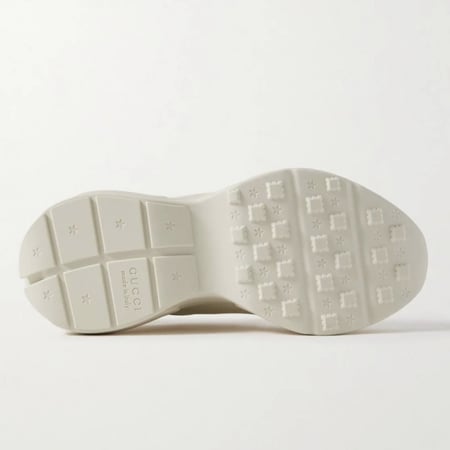 حذاء قوتشي سنيكرز رجالي شامل الملحقات