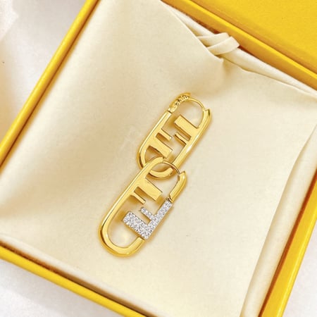 اقراط فندي ماستر شامل الملحقات