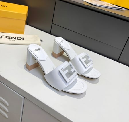 حذاء فندي كعب ماستر شامل الملحقات