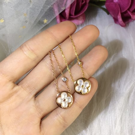 لويس فيتون سلسال بلوزم جودة عالية