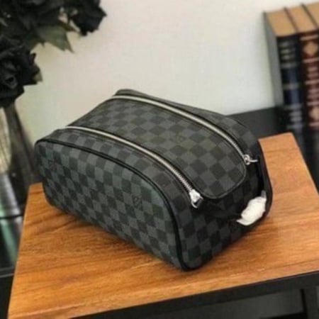 حقائب يد رجالي ماركة لويس فيتون