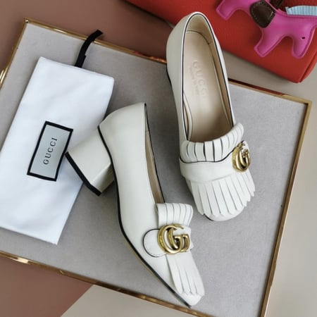 حذاء ماركة قوتشي نسائي