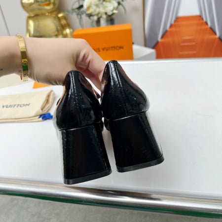 حذاء لويس فيتون ماستر شامل الملحقات