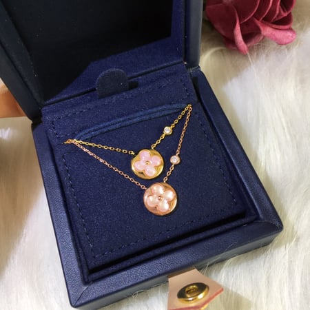 لويس فيتون سلسال بلوزم جودة عالية