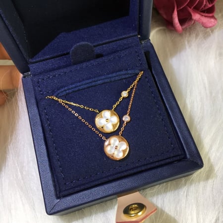 لويس فيتون سلسال بلوزم جودة عالية