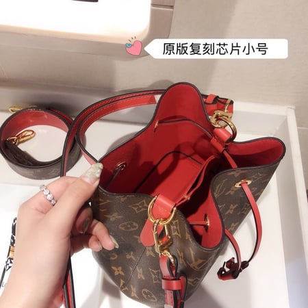 لويس فيتون حقيبة جودة عالية طبق الاصل الحجم الوسط 22*20 cm مع البوكس