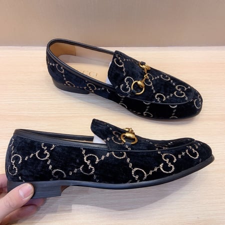 حذاء قوتشي رجالي مخمل ماستر مع العلبة