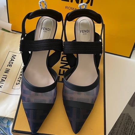 كعب فندي للتوصيل الفوري مقاس 37 مع العلبة