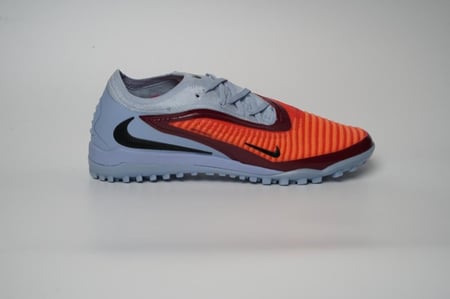 جزمة كرة قدم Nike