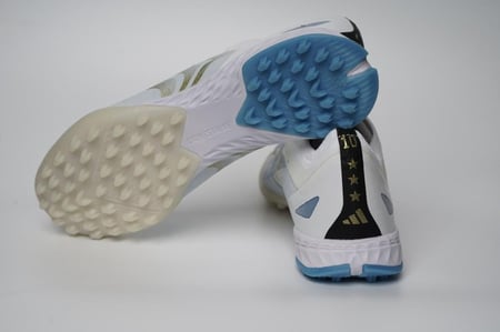 جزمة كرة قدم adidas