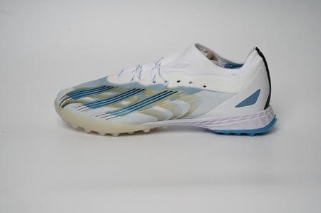 جزمة كرة قدم adidas