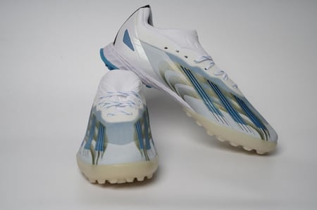 جزمة كرة قدم adidas