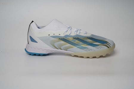 جزمة كرة قدم adidas