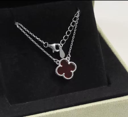 سلسال مطلية بذهب تصميم  فان كليف