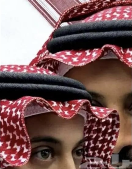 شماغ Mirandio vision مطرز من الأطراف