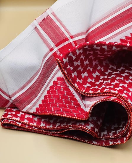 شماغ Mirandio vision مطرز من الأطراف