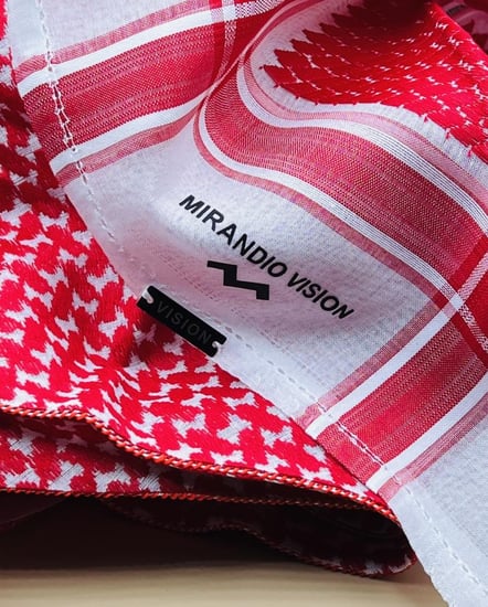شماغ Mirandio vision مطرز من الأطراف