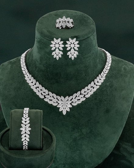 طقم نسائي للمناسبات